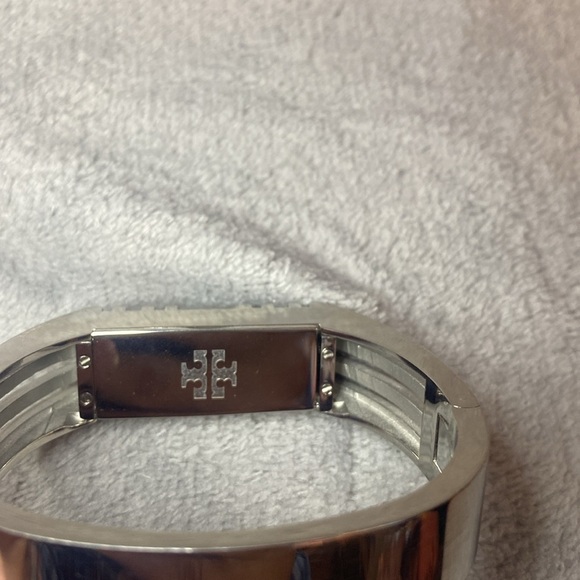 🩶TORY BURCH x FITBIT🩶Silver Hinged Bangle with COA & Dust Bag/EUC - Picture 6 of 7